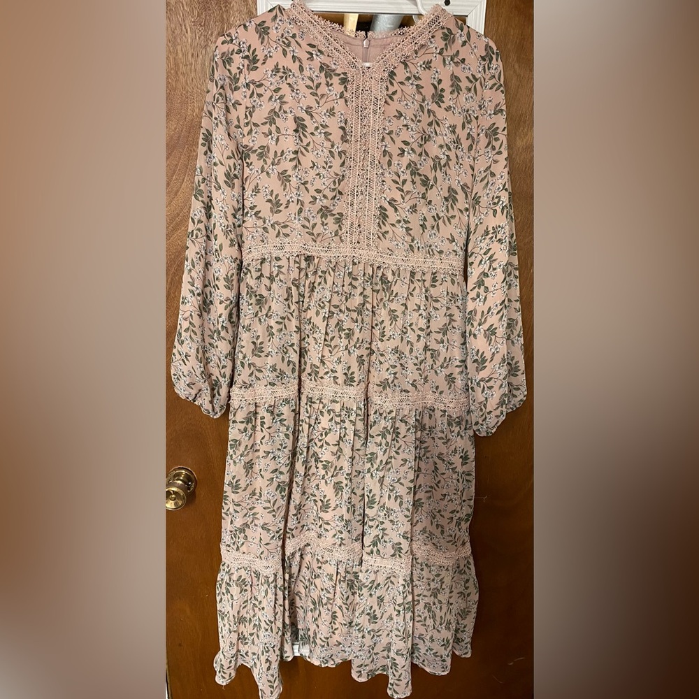 Dainty jewel, pink floral dress